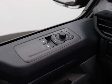 Car image 32