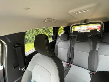 Car image 32
