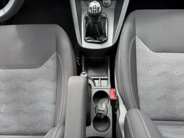 Car image 28