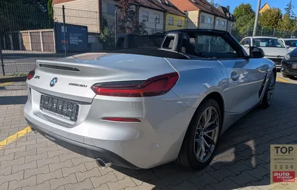 Car image 4