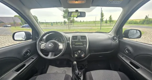 Car image 27