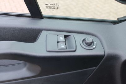 Car image 33