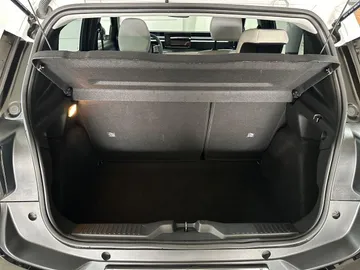 Car image 28