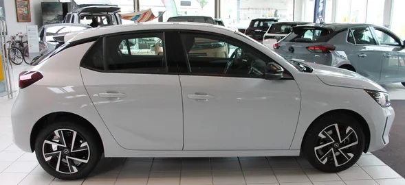 Car image 4