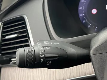 Car image 38