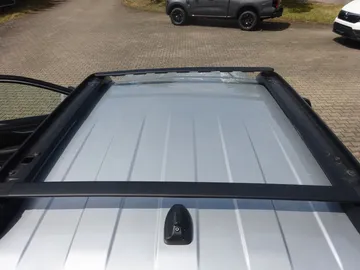 Car image 33