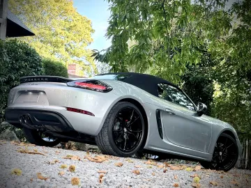Car image 2