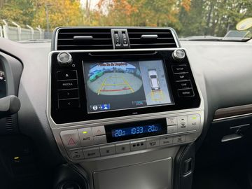 Car image 30