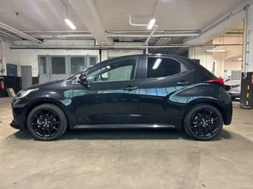 Car image 4
