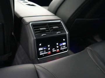 Car image 37