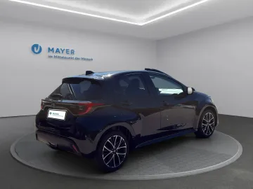 Car image 4