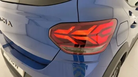 Car image 25