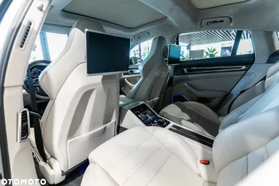 Car image 40