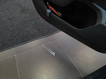 Car image 40