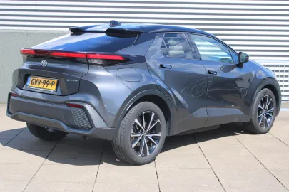 Car image 5