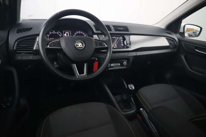 Car image 13