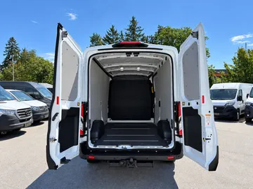 Car image 38