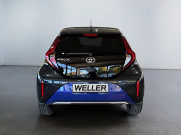 Car image 4