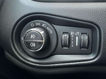 Car image 33