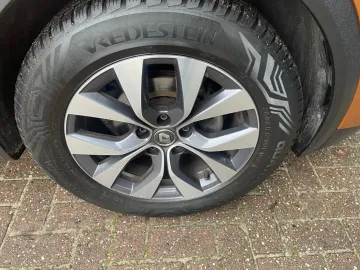 Car image 36