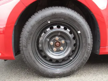 Car image 24