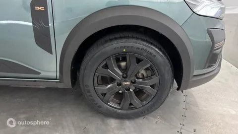 Car image 20