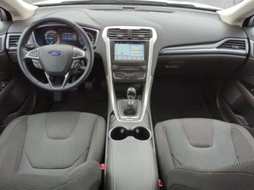 Car image 9