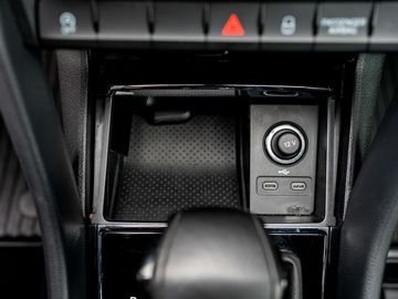 Car image 30