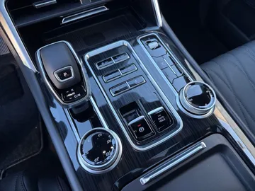 Car image 29