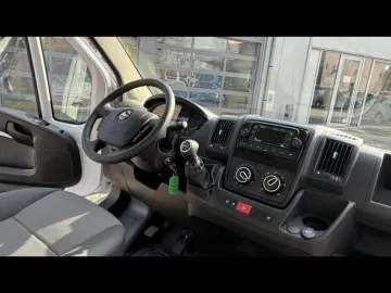 Car image 28