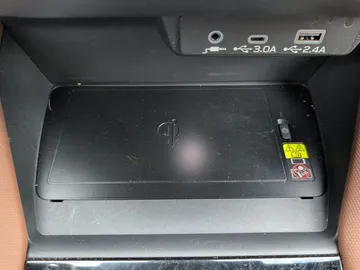 Car image 25