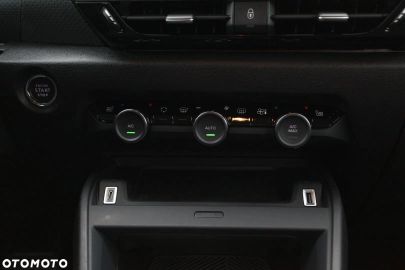 Car image 32