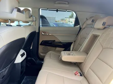 Car image 38