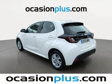 Car image 4