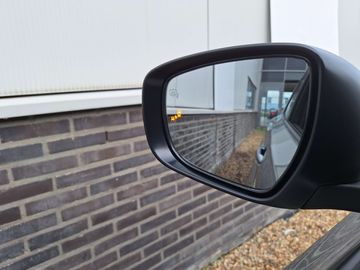 Car image 37