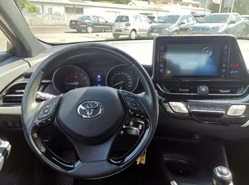 Car image 15