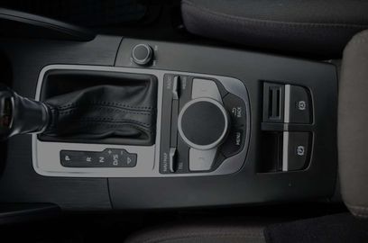 Car image 30