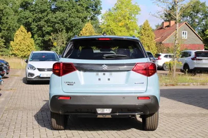 Car image 4