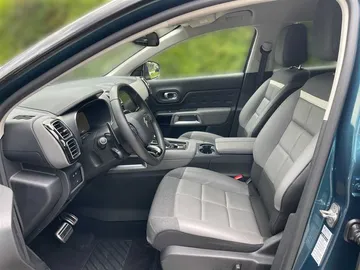 Car image 16