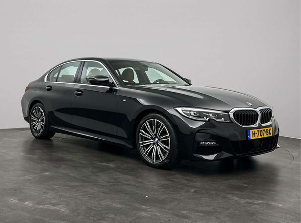 BMW 318d 110 kW image number 2