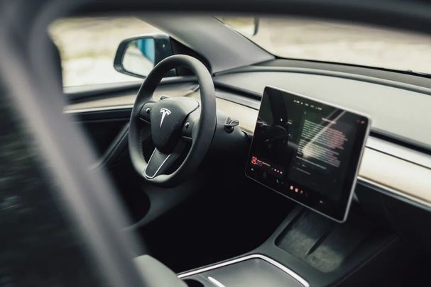 Tesla Model Y 255 kW image number 22