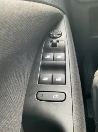 Car image 32