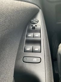 Car image 32