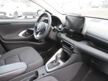 Car image 15