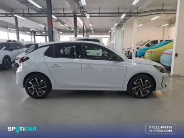 Car image 4