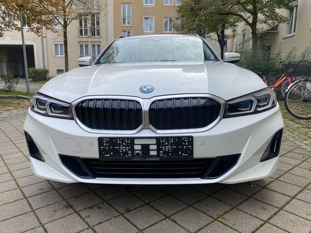 BMW 330e Touring xDrive 215 kW image number 3