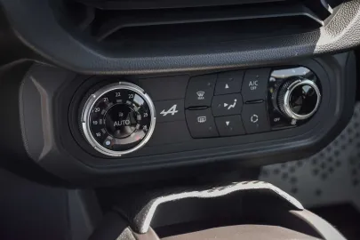 Car image 32