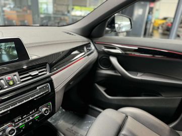 Car image 32