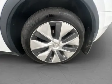 Car image 34