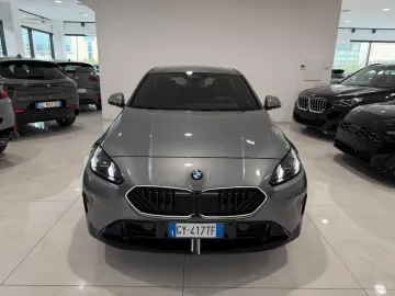 Car image 25